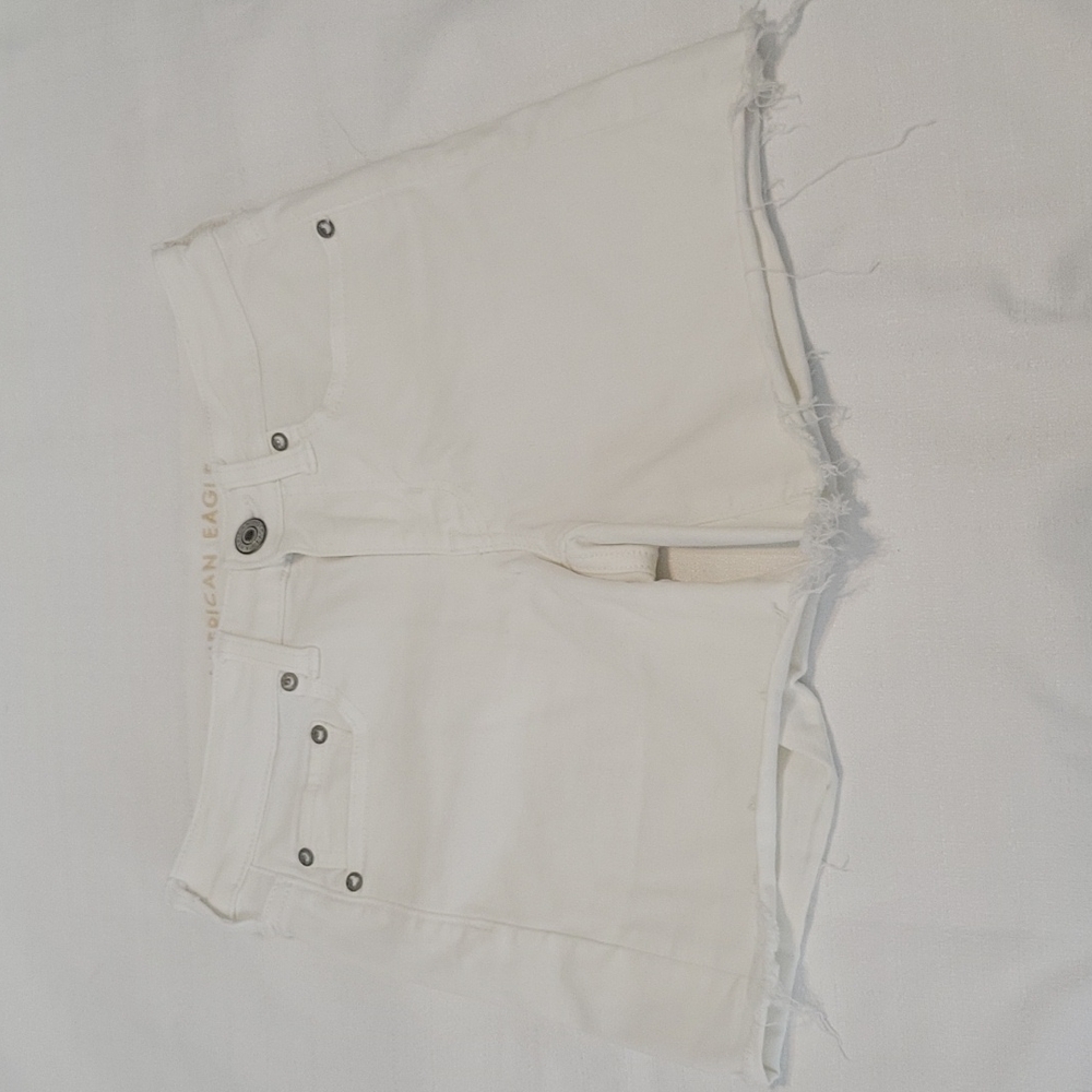 American Eagle white midi shorts size 4